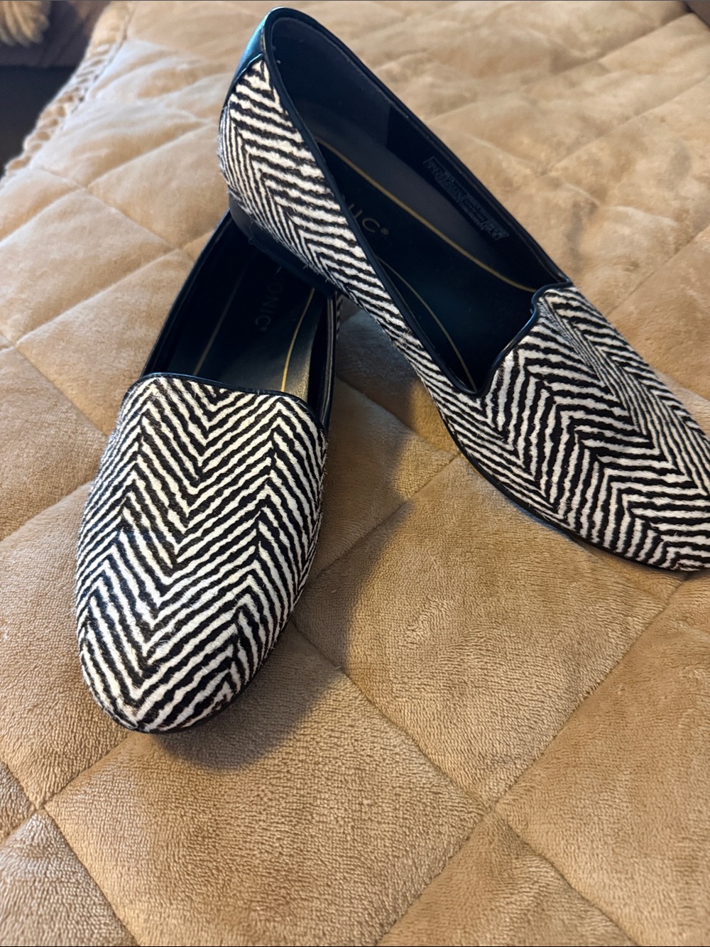 Vionic Black & White Herringbone Flats